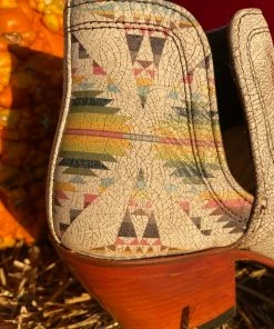 Women Ariat Dixon Pendleton In Crackled White/Falcon Cove