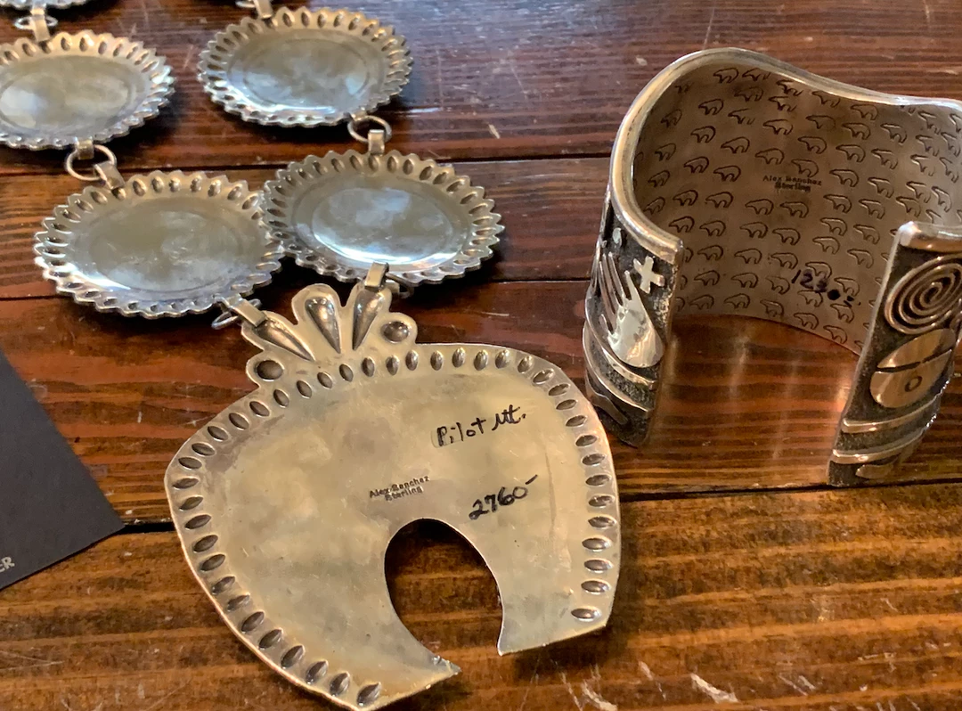 The Ranch House Petroglyph Turquoise Set Accessories 8 The Ranch House Petroglyph Turquoise Set Accessories